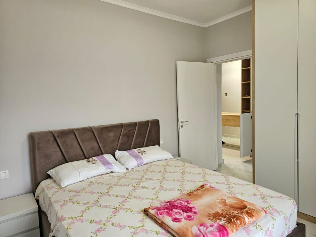 APARTAMENT 2+1 ME QERA NE ZONEN E SPITALLES!