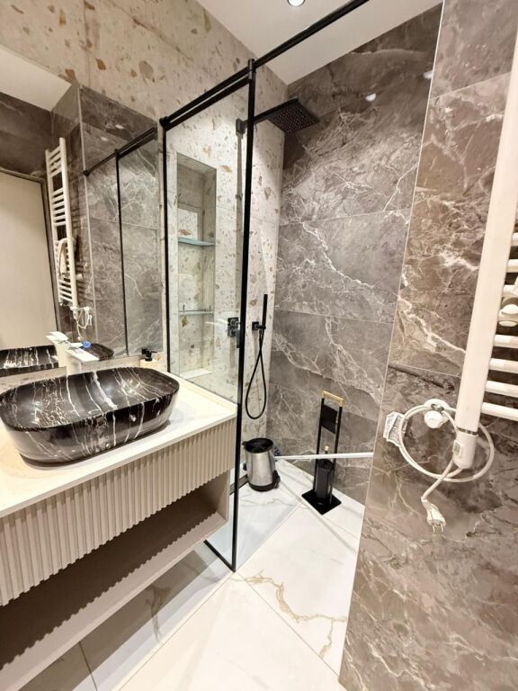 🏠Jepet Apartament Luksoz 2+1 me Qira te Liqeni i Tiranës!