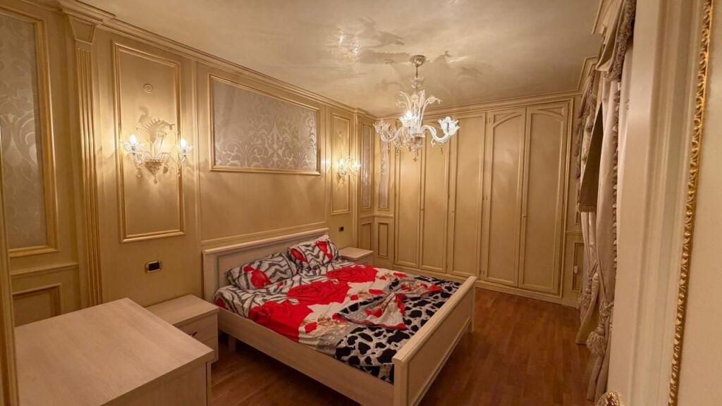 QERA-APARTAMENT 2+1, PAZARI I RI ,TIRANE