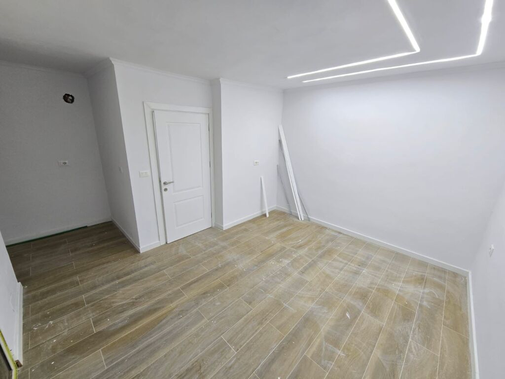 Super Apartament Per Shitje 1+1  Ne Lagjen 13. Rruga Rruga Rexhep Telaj✨️