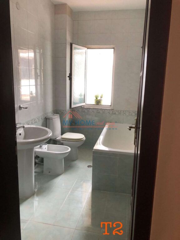 Zyre me qera tek Sheshi Willson ne Tirane