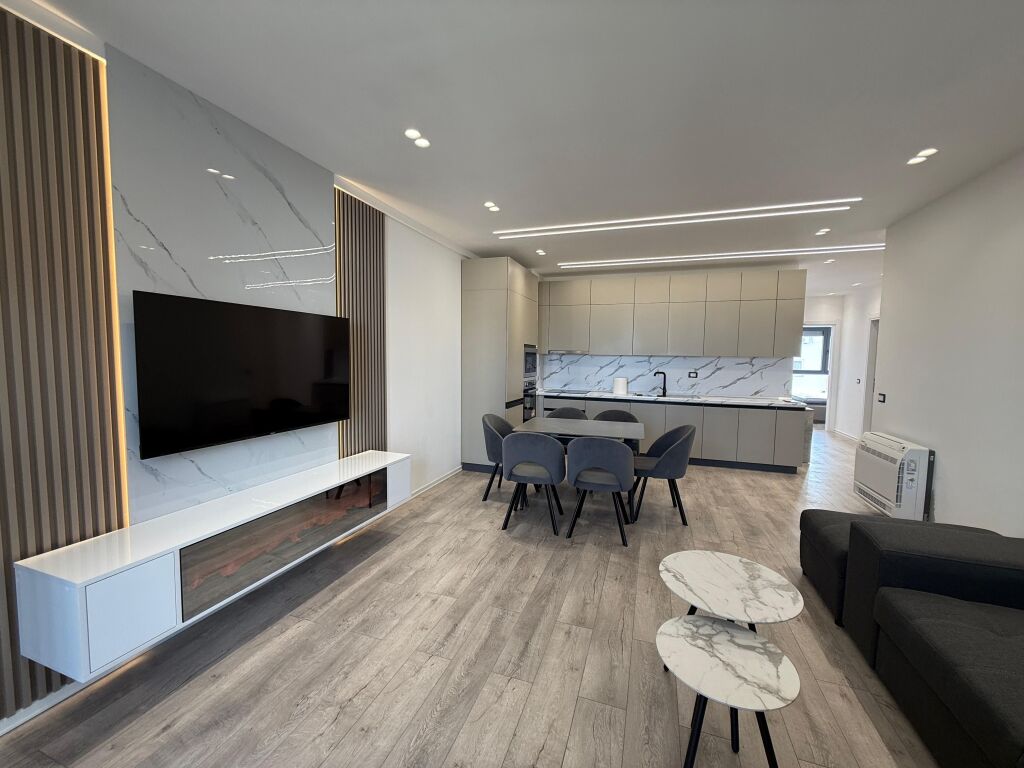 Ne Bulevardin e ri shitet apartament 2+1+2!