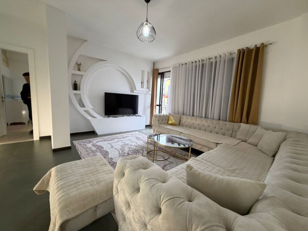 Apartment me qera 2+1+2+parkim Astir, Prane viles L