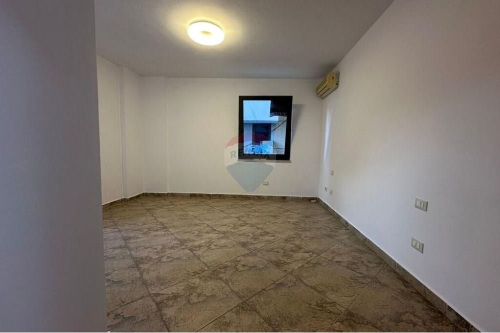 Zyrë - Për Qira - Rruga Dervish Hima, Tiranë