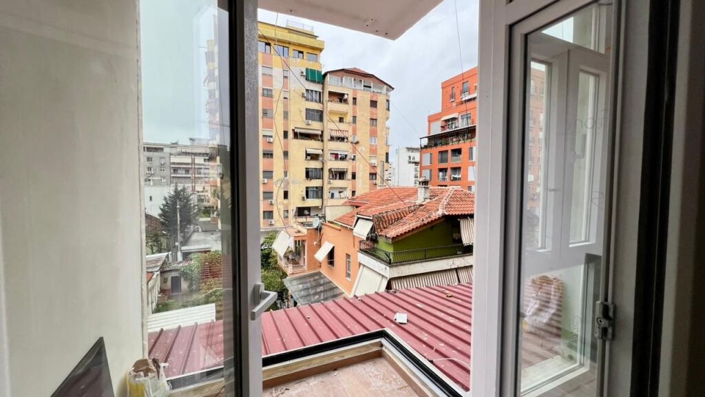 🏠SHITET: 1+1📍21 Dhjetori (Prane Hotel Mondial) - Pallat i Ri Buze Rruges Kryesore - 155,000€ - K.2 - Sp.54m² || Nje nder zonat me te kerkuara te qytetit🔥