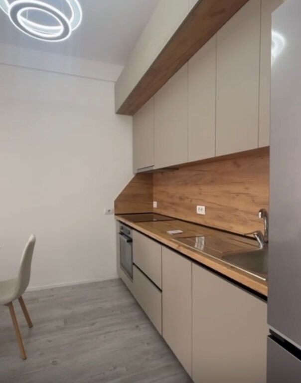 Shitet apartament 2+1+2 perballe Amerikan 3!