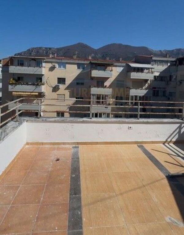 Shitet,Apartament 1+1+Verande, Rruga e Thesarit, Fresk