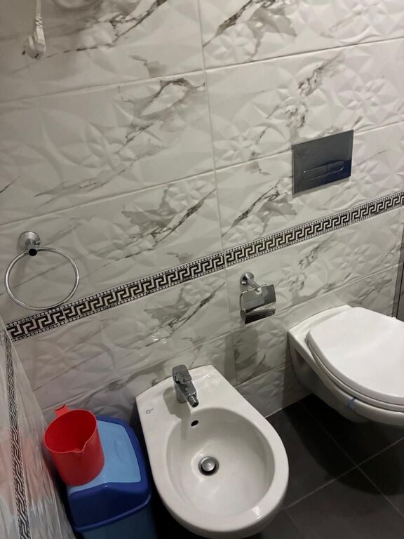 Affittasi 1+1 Via Frosina Plaku Vicino a 21 Dhjetori 500€