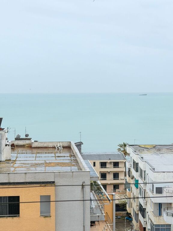 JEPET ME QERA APARTAMENT 1+1 PRANE HOTEL ROYAL PLAZH, DURRES