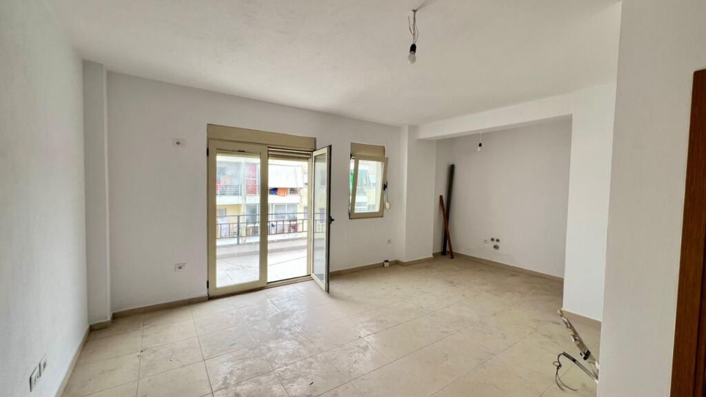 🏠 IN VENDITA: Appartamento 2+1+2 Bagni 📍 Yzberisht (Via Thoma Koxhaj) - €145.000 - Palazzo anno 2020 - 8° Piano - 172m² || Ampia veranda ideale per relax e famiglia 🔥