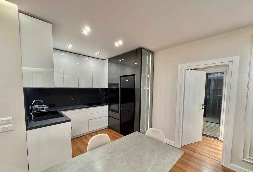 APARTMENT 2+1 NEAR THE NEW MARKET!