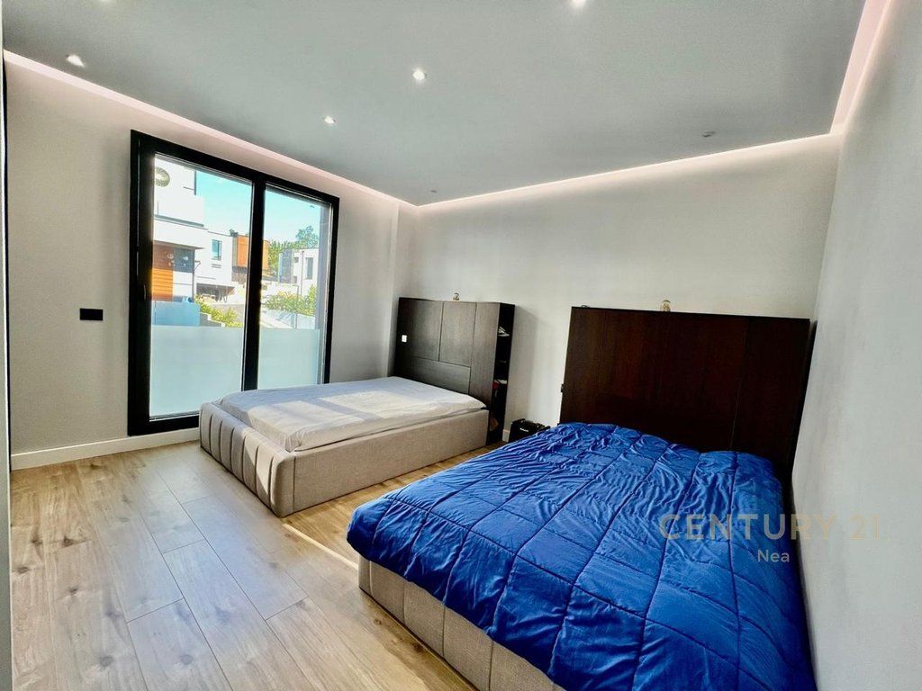 SHITET APARTAMENT 3+1+2 NË LUNDËR, PRANË TEG!