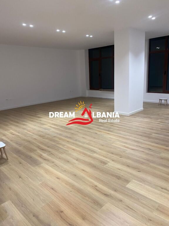  Ambiente commerciale ad Astir vicino alla pasticceria “Nela 5” ( ID 42611419 )