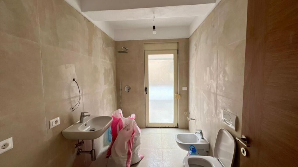 🏠 IN VENDITA: Appartamento 2+1+2 Bagni 📍 Yzberisht (Via Thoma Koxhaj) - €145.000 - Palazzo anno 2020 - 8° Piano - 172m² || Ampia veranda ideale per relax e famiglia 🔥