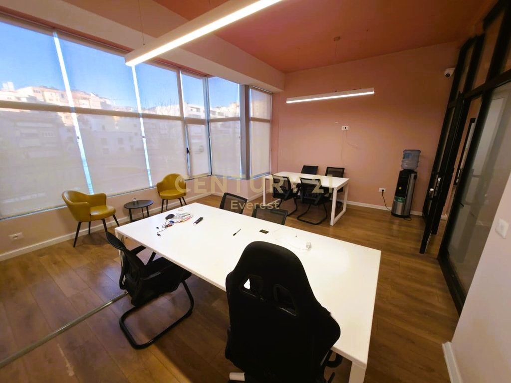 KOMUNA E PARISIT, ZYRE PER QIRA