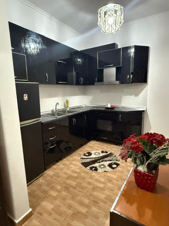 Affittasi appartamento 1+1 a Kmy, Yzberisht 40.000Leke