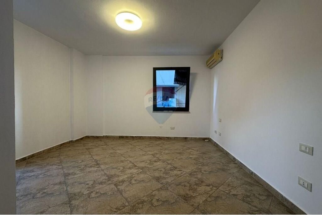 Zyrë - Për Qira - Rruga Dervish Hima, Tiranë