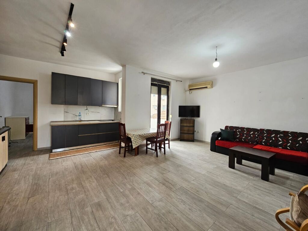 APARTAMENT 2+1 ME QERA TE ZONA E STADIUMIT, DURRES!