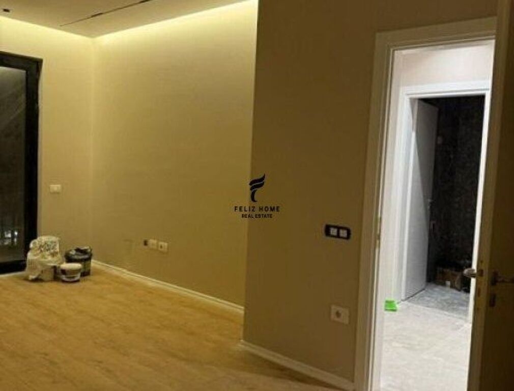 ZYRE ME QERA 85 M2 KOMUNA E PARISIT 1.000 EURO FH-67235