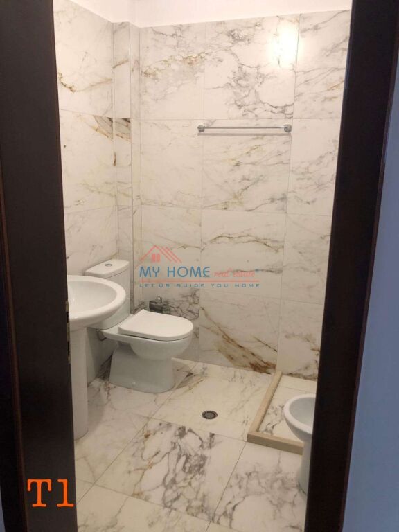 Zyre me qera tek Sheshi Willson ne Tirane