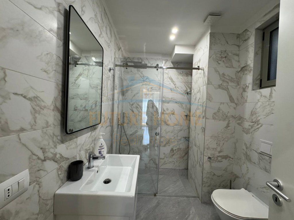 Qira, Apartament 2+1+2+Post Parkimi, Bllok, Tiranë