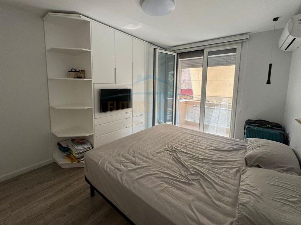 Shitet, Apartament 2+1, Blloku