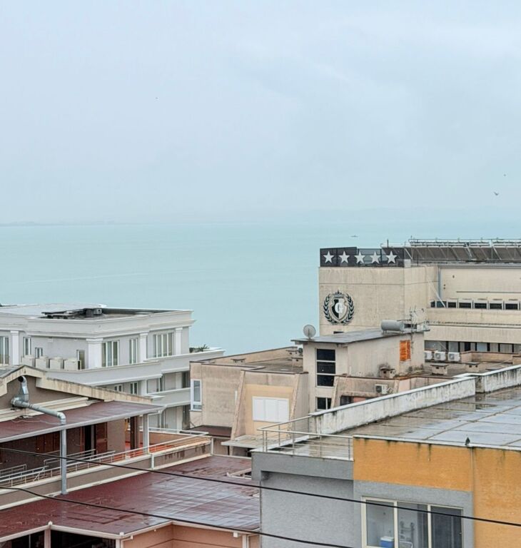 JEPET ME QERA APARTAMENT 1+1 PRANE HOTEL ROYAL PLAZH, DURRES