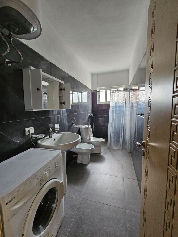 APARTAMENT 2+1 ME QERA TE ZONA E STADIUMIT, DURRES!