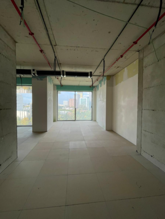 🏢 Zyrë me Qira – DownTown One