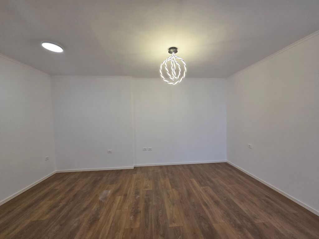 Shiten 2 Garsoniere Stadiumi Dinamo