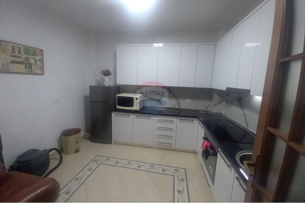 Apartment - For Rent - 9 Floors, Tirana