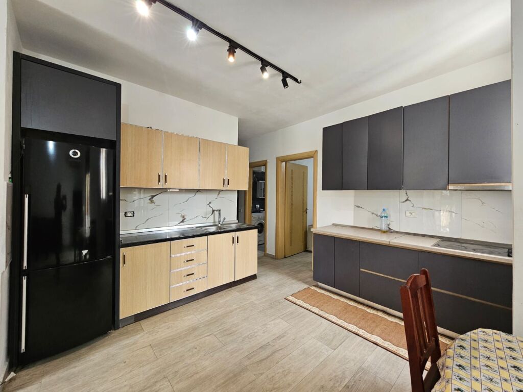 APARTAMENT 2+1 ME QERA TE ZONA E STADIUMIT, DURRES!