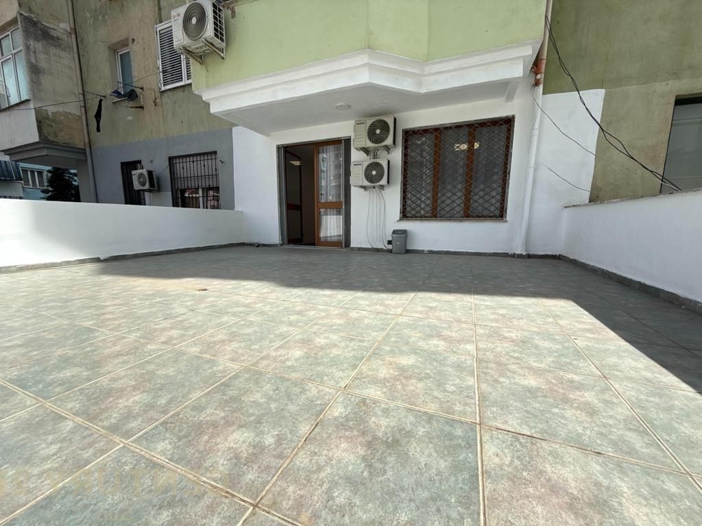 Appartamento 1+1 e veranda in Affitto presso l'ex Esposizione, Tirana
