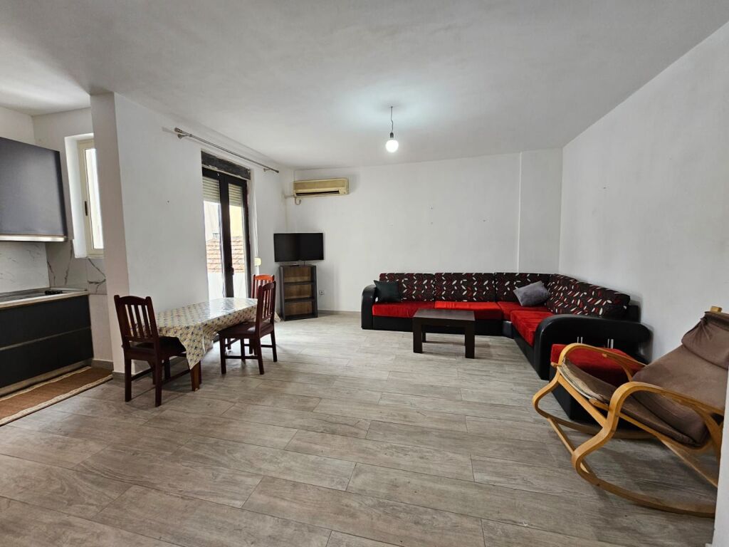 APARTAMENT 2+1 ME QERA TE ZONA E STADIUMIT, DURRES!