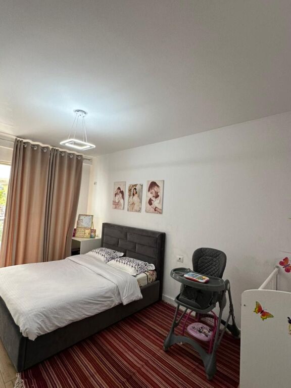 Shitet apartament 2+1 Tek kompleksi Tom Doshi me Shkoze