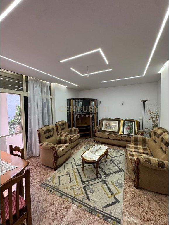 Apartament 2+1+2 Me Qira tek Gjykata Durres !