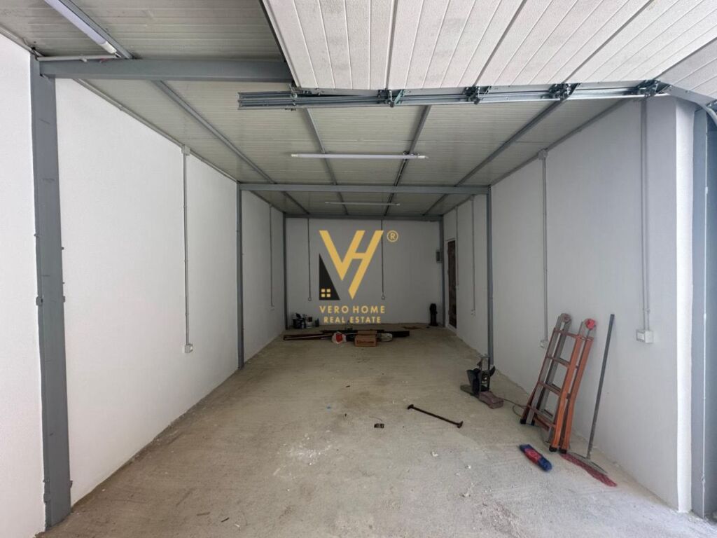 JEPET MAGAZINE 50 M2 ME QERA TE MUHAMET GJOLLESHA 50.000 LEKE