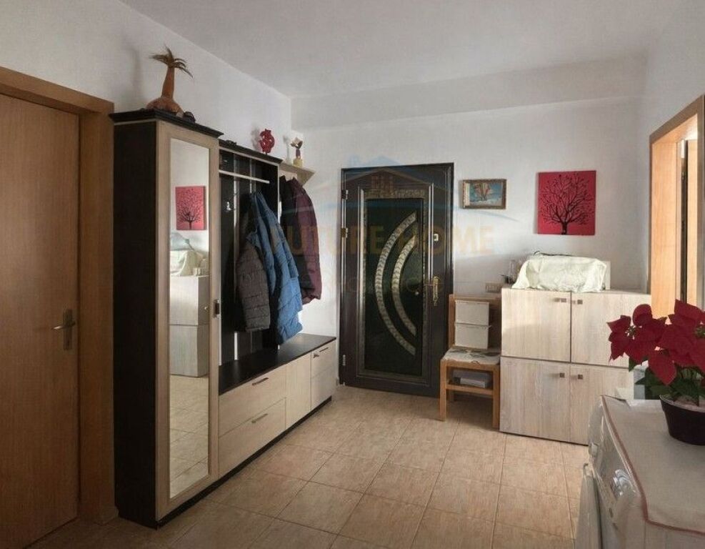 Qera, Apartament 2+1, Laprake