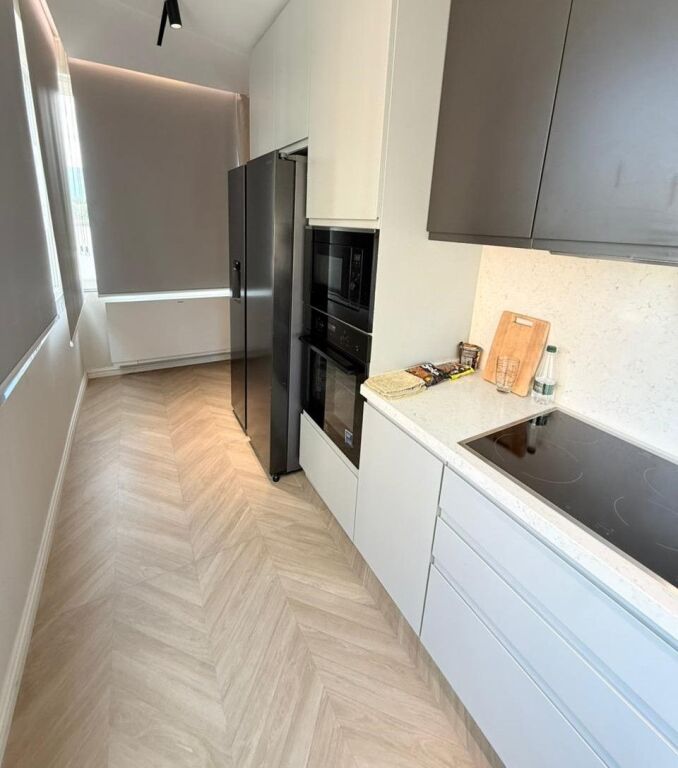 Jepet Apartament Luksoz 2+1 me Qira te Liqeni i Tiranës!