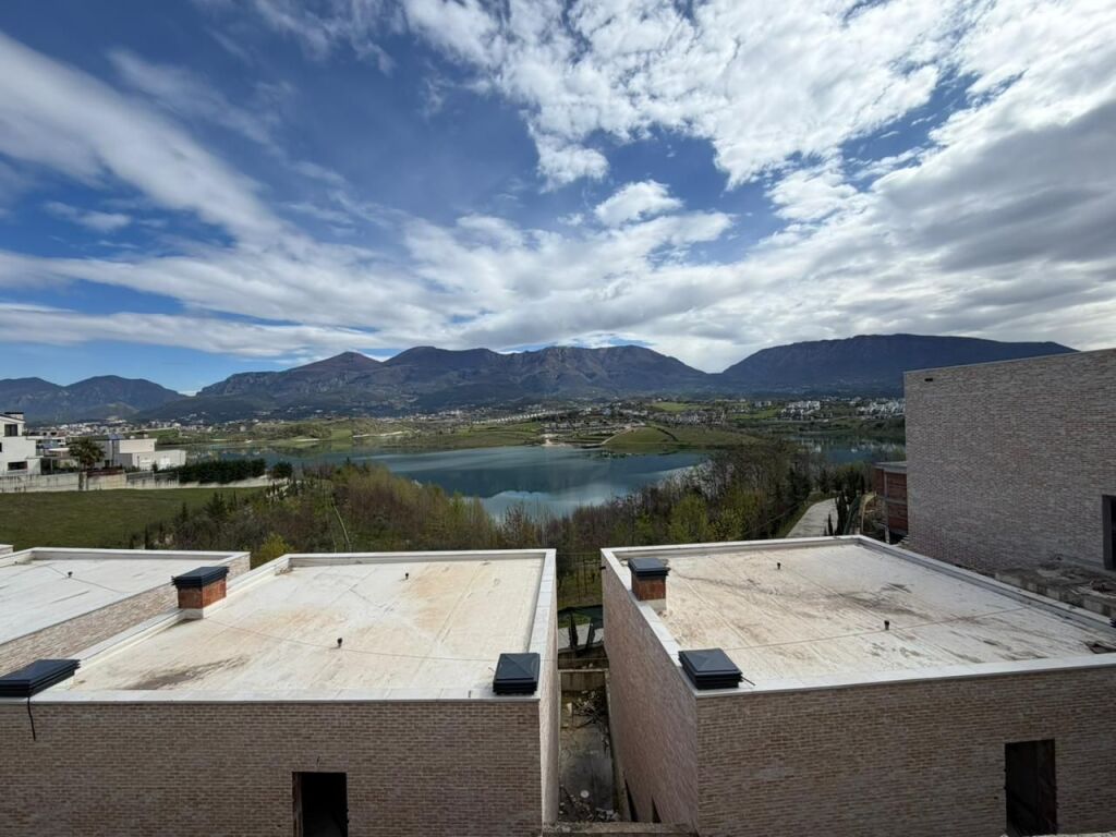 🏡 VILLA SU DUE PIANI IN VENDITA – Swan Residence 🏊‍♂️ Piscina privata: 33,2 m² | 🚗 Parcheggio privato: 37,36 m²