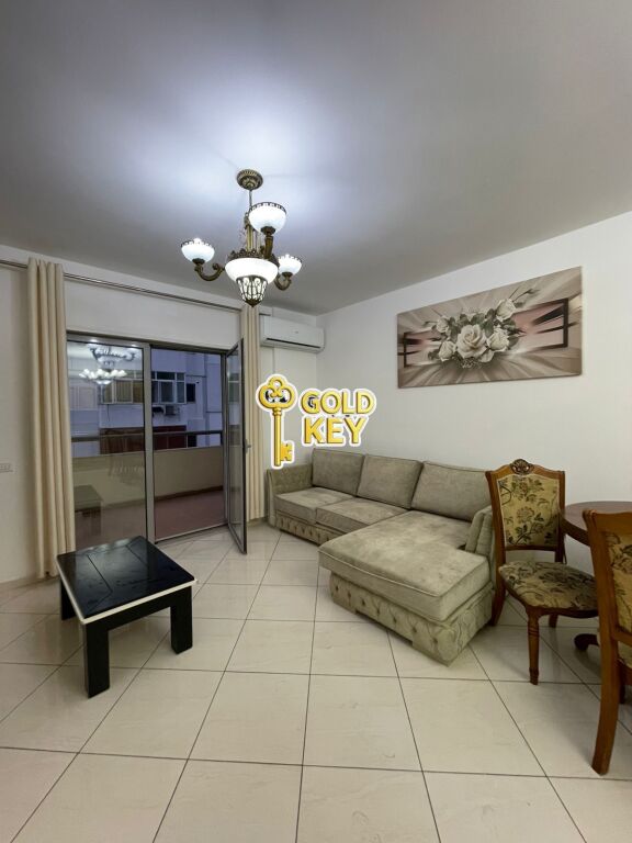 🏡 APARTAMENT ME QERA 2+1 (Pranë Bulevardit, Durrës)