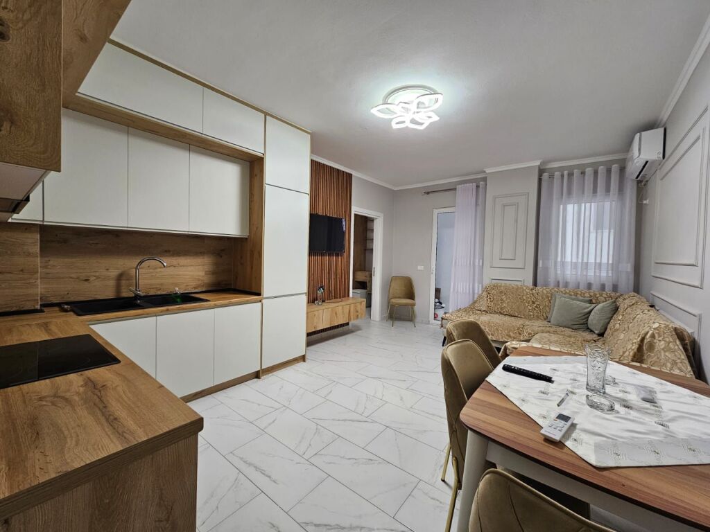 APARTAMENT 2+1 ME QERA NE ZONEN E SPITALLES!