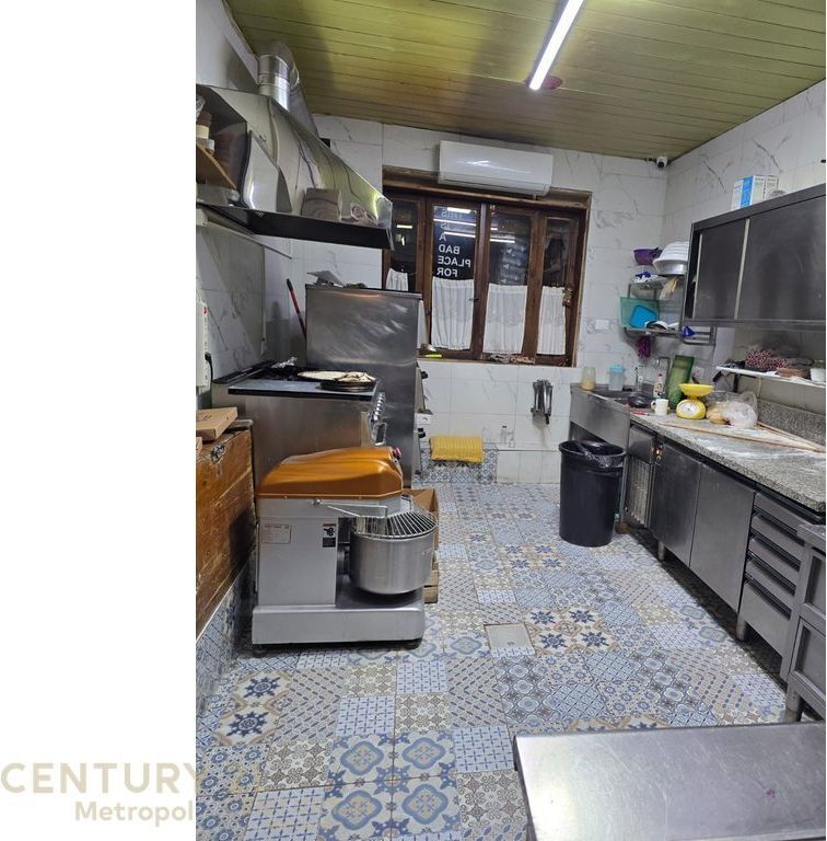 Bar / Restorant per qira në Vasil Shanto! 2,000 € /Muaj