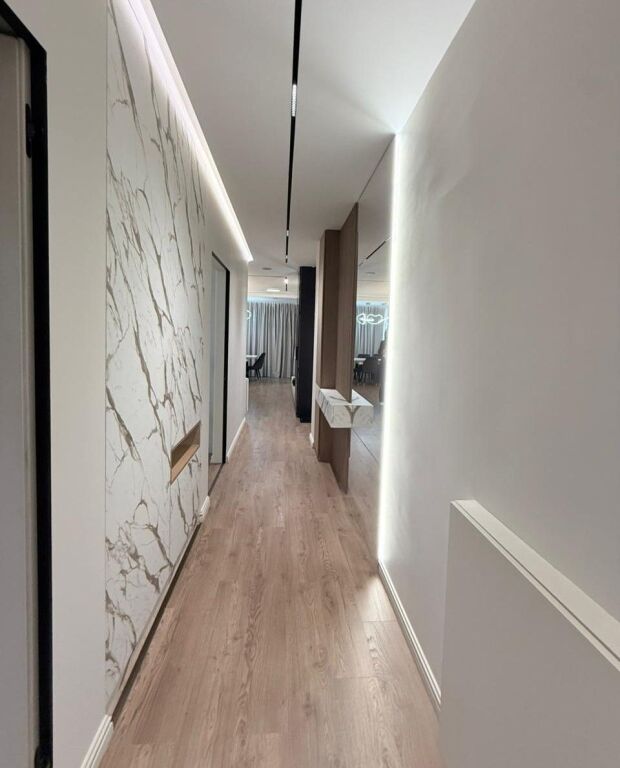 Jepet Apartament Luksoz 2+1 me Qira te Liqeni i Tiranës!