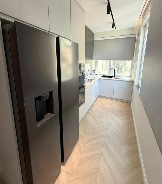 Jepet Apartament Luksoz 2+1 me Qira te Liqeni i Tiranës!