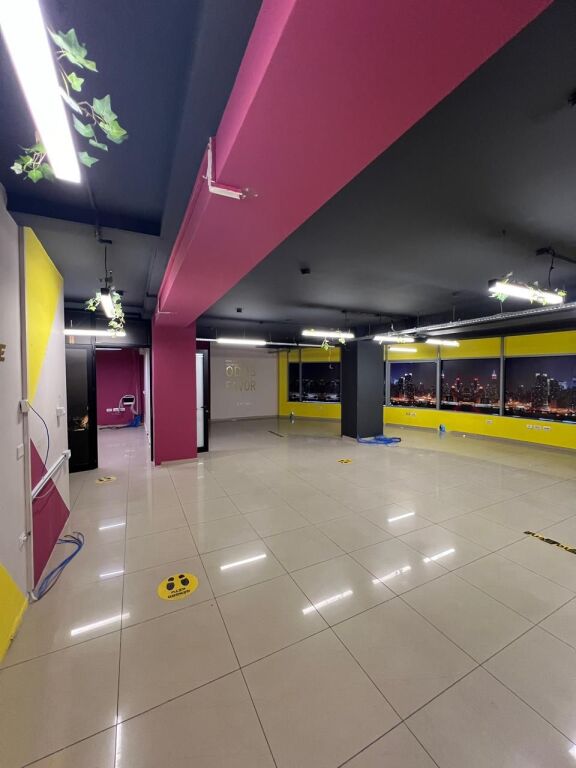 ZYRE PER QERA RRUGA E DDIBRES 250M2