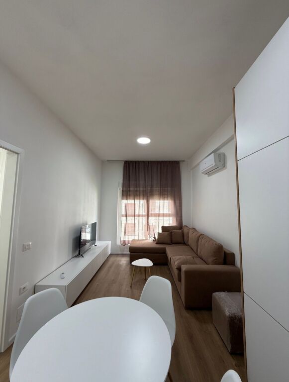 Jepet me qera apartament 1+1 Rruga ali demi