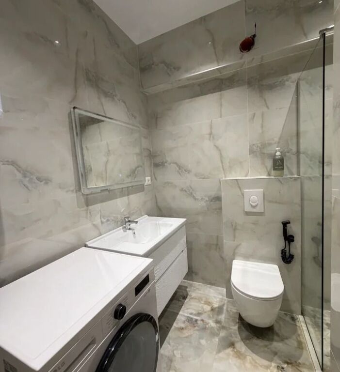 Affitto | Appartamento 2 + 1+2 | Via Azem Galica | 650 €/mese