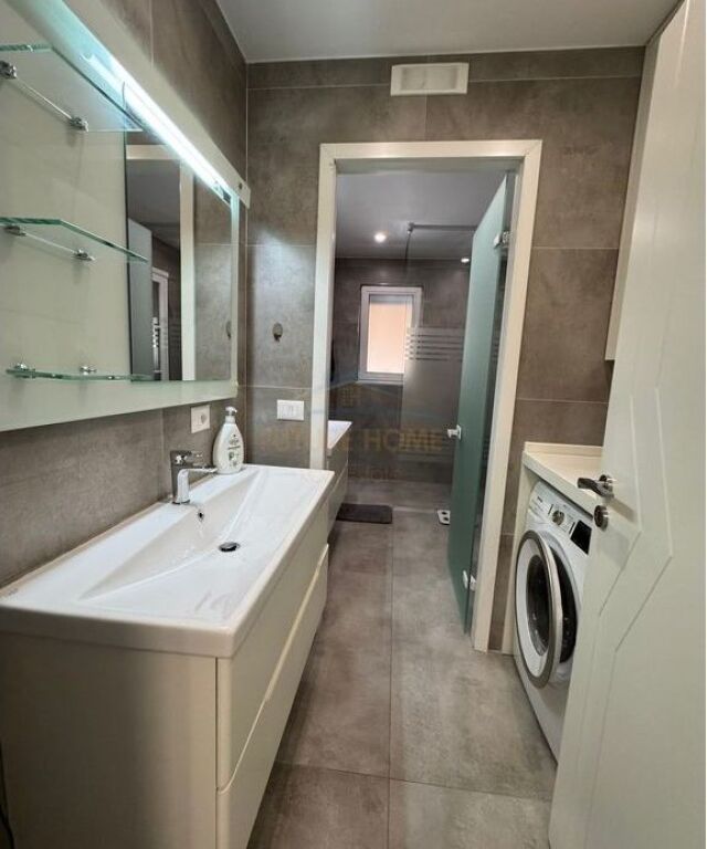 Shitet, Apartament 2+1, Blloku