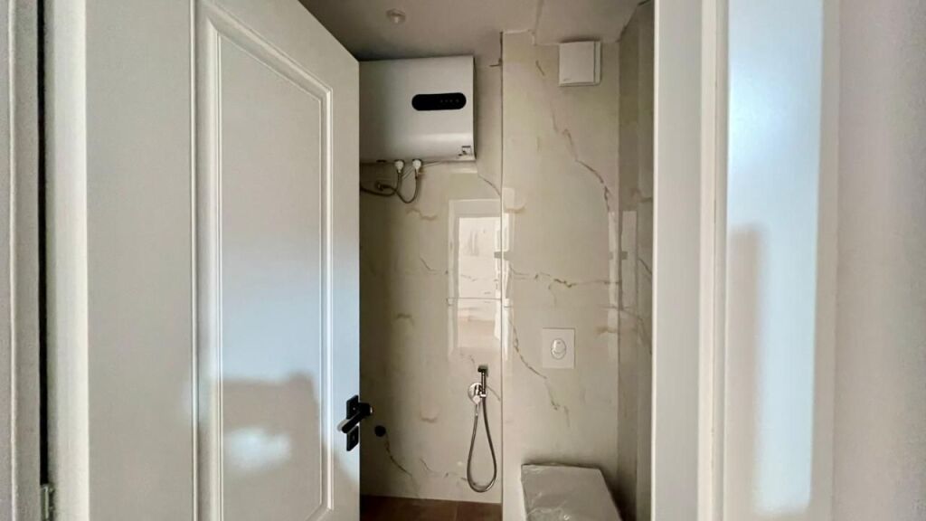 🏠SHITET: 1+1📍21 Dhjetori (Prane Hotel Mondial) - Pallat i Ri Buze Rruges Kryesore - 155,000€ - K.2 - Sp.54m² || Nje nder zonat me te kerkuara te qytetit🔥